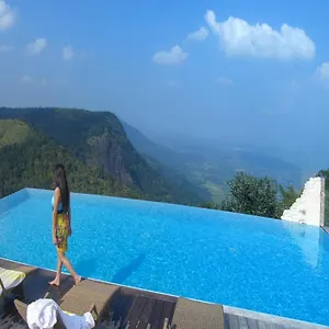 5* Hotel Hills & Hues